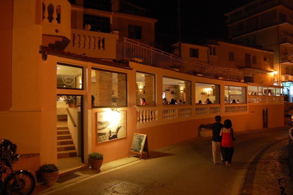 Albergo Hotel Tirreno Marina di Camerota Exterior foto